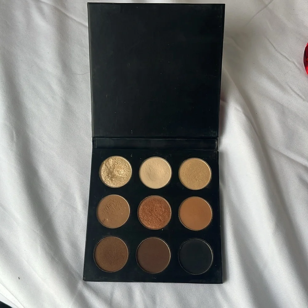 Medium to Dark Contour Palette Black Radiance Studio Makeup on the Go eye Pallet